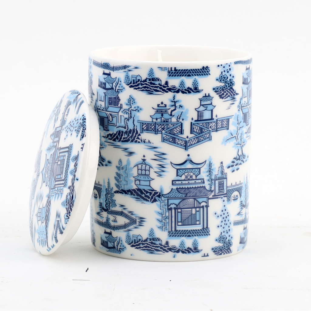 Blue and White chinoiserie candle